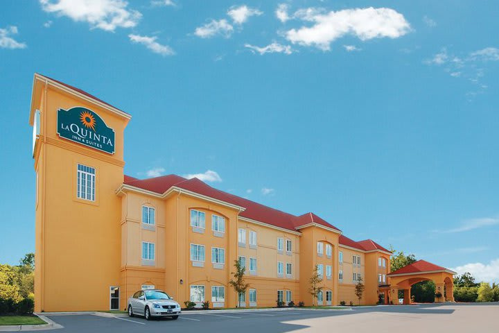 photo 1 of La Quinta Inn & Suites Huntsville Airport Madison