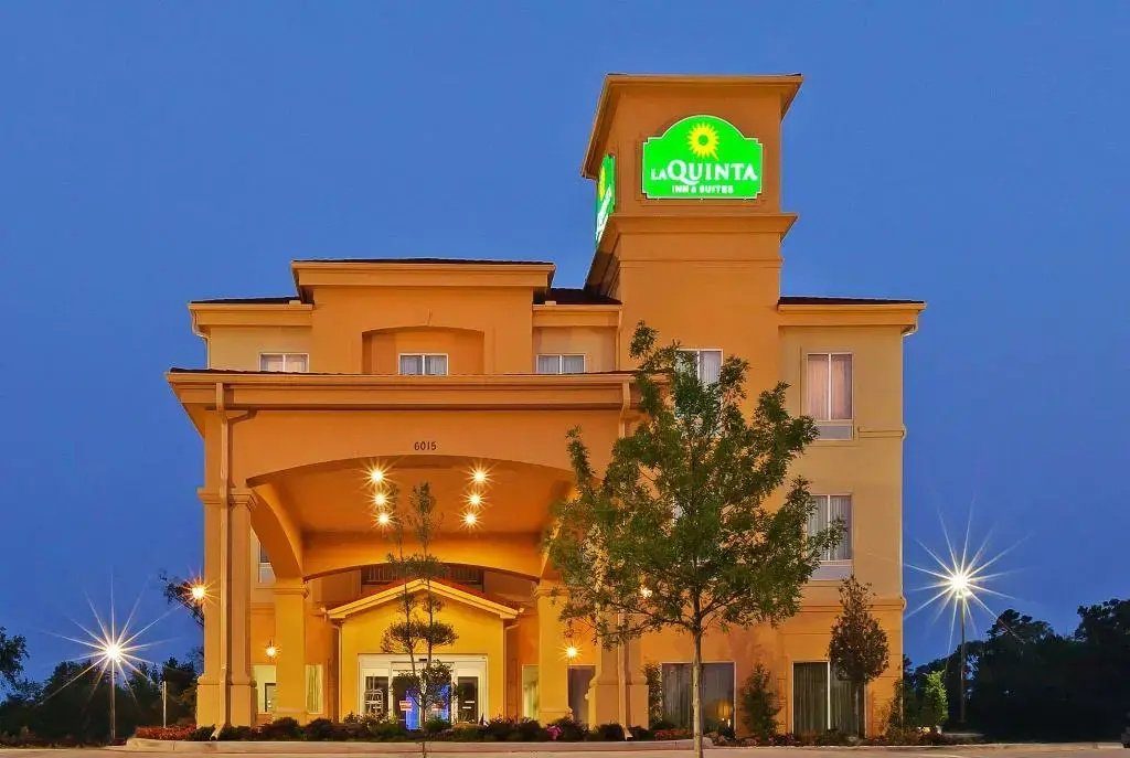 photo 1 of La Quinta Inn & Suites Marshall