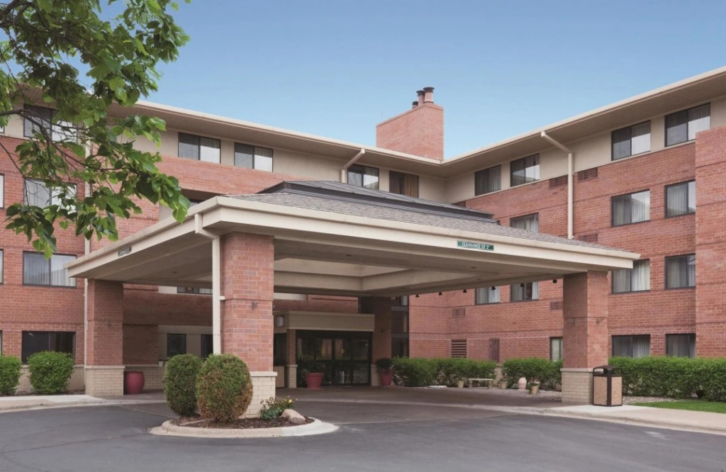 photo 1 of La Quinta Inn & Suites Minneapolis-Minnetonka