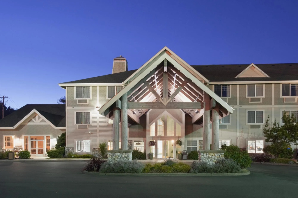 photo 1 of La Quinta Inn And Suites Newport