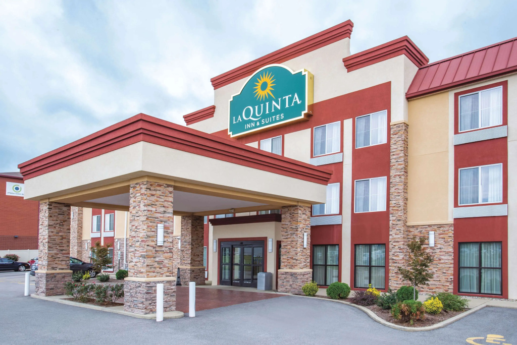 photo 1 of La Quinta Inn & Suites by Wyndham O'Fallon, IL - St. Louis