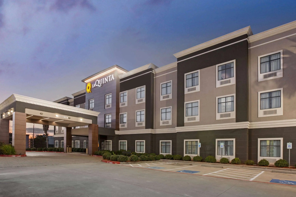 photo 1 of La Quinta Inn & Suites By Wyndham Houston Pasadena North