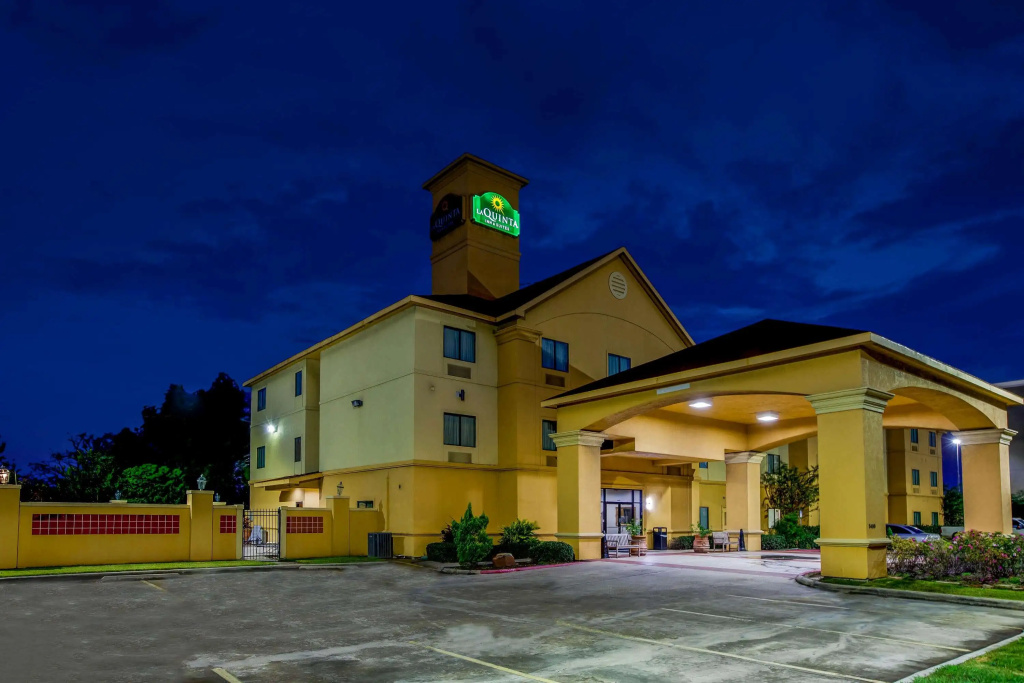 photo 1 of La Quinta Inn & Suites by Wyndham Pasadena