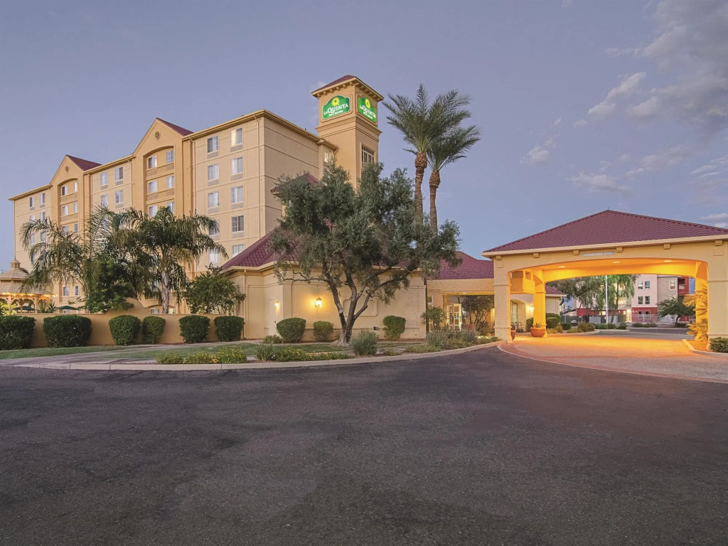 photo 1 of La Quinta Inn And Suites Phoenix Mesa West
