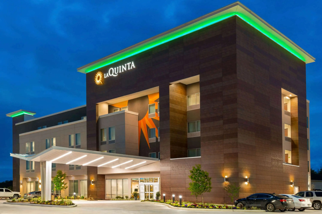 photo 1 of La Quinta Inn & Suites by Wyndham Richmond-Sugarland