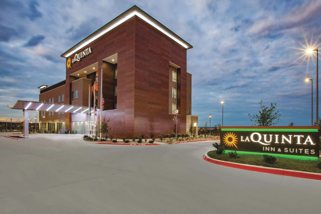 photo 1 of La Quinta Inn & Suites by Wyndham San Marcos Outlet Mall