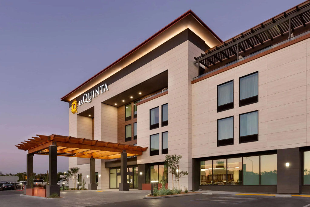 photo 1 of La Quinta Inn & Suites Santa Rosa Sonoma