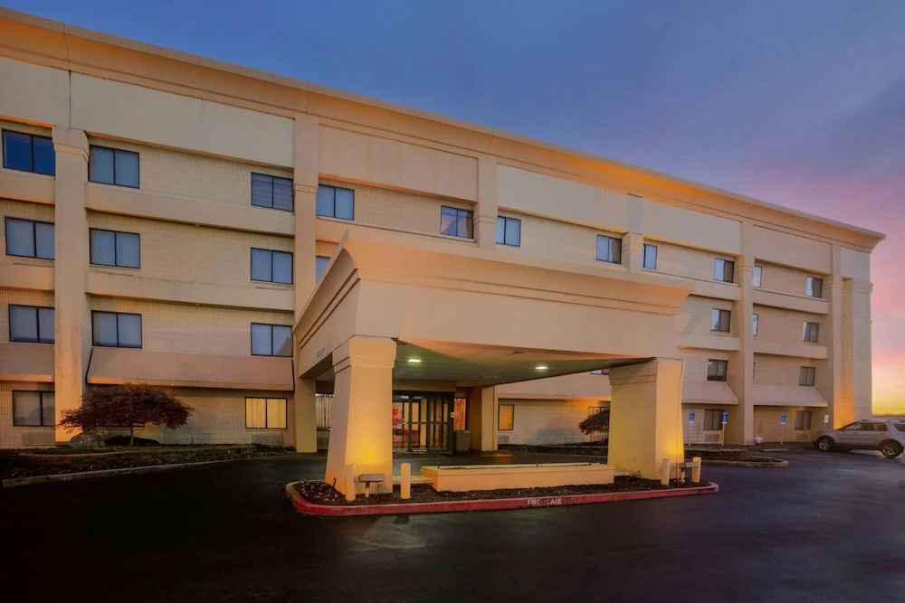 photo 1 of La Quinta Inn & Suites Springdale