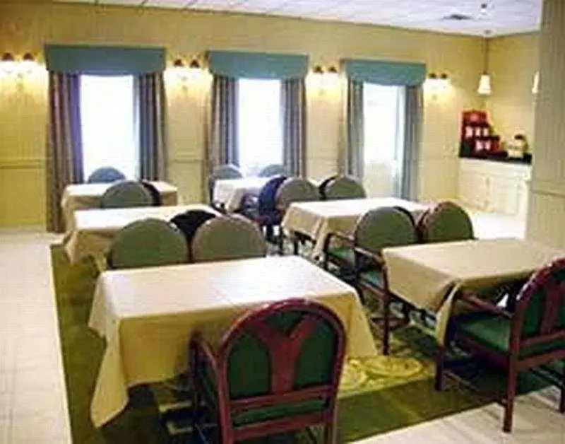 photo 1 of La Quinta Inn & Suites St. Paul 6060