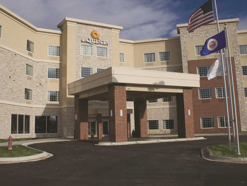 photo 1 of La Quinta Inn & Suites by Wyndham St. Paul-Woodbury