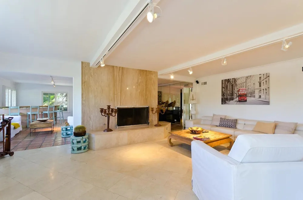photo 1 of LA128 2 Bedroom Apartment By Senstay