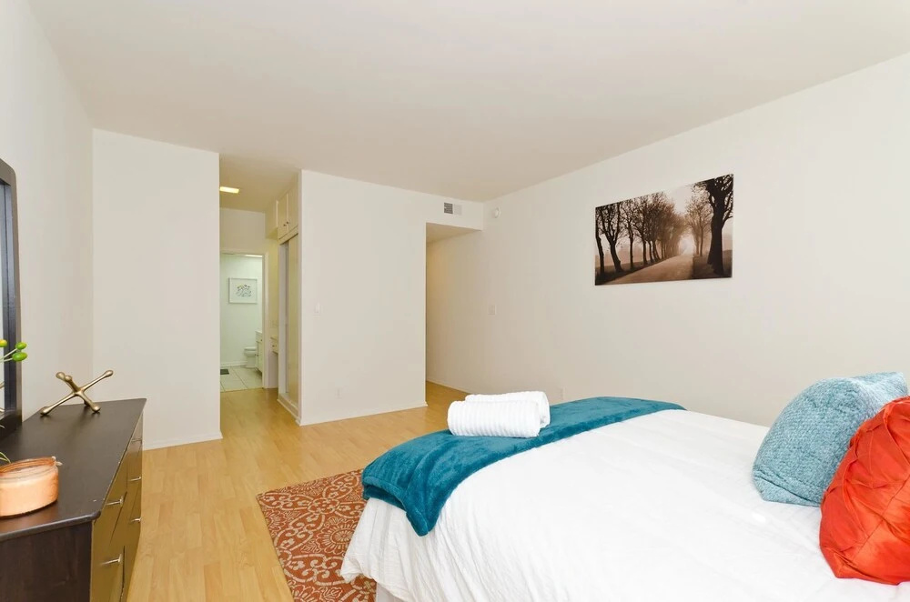 photo 1 of LA131 1 Bedroom Apartment By Senstay