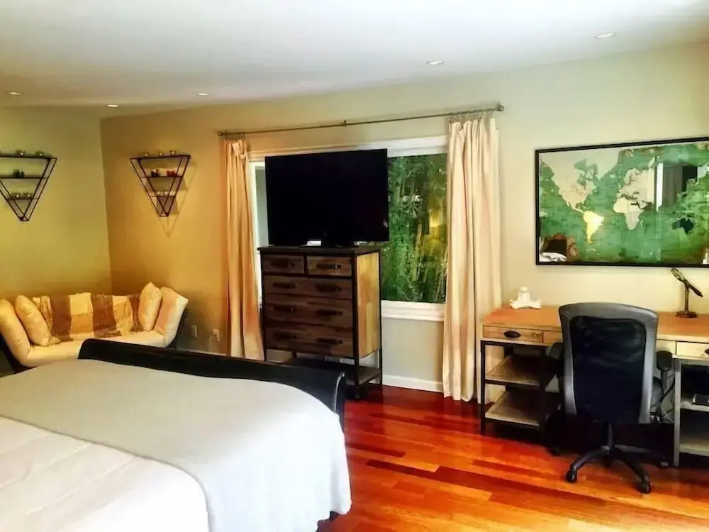 photo 1 of LA142 5 Bedroom Apartment By Senstay