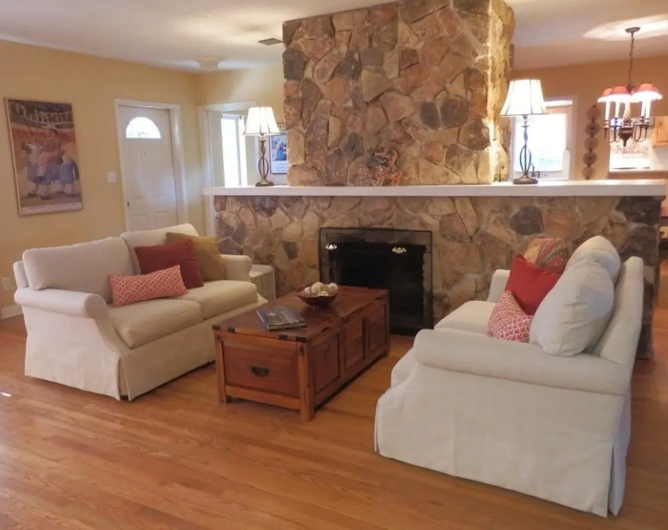 photo 1 of Lake Breeze 3/2.5 for 8 Large Pool Great Location