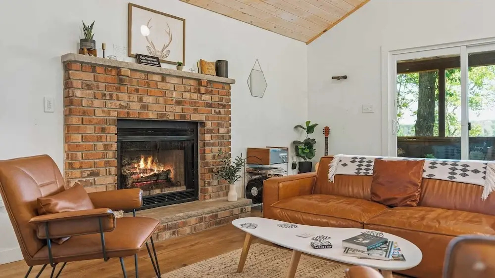 photo 1 of Lake Daze by Avantstay Lakefront w/ Modern Interior, Enclosed Porch & Hot Tub