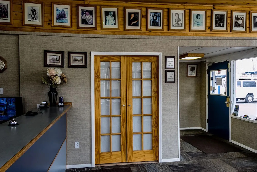 photo 1 of Lakeview Lodge Motel