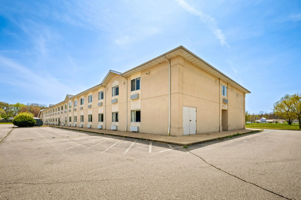 photo 1 of LakeWood Inn & Suites