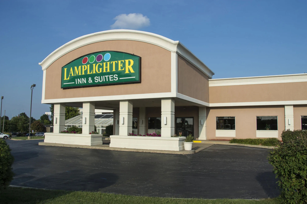 photo 1 of Lamplighter Inn & Suites - North