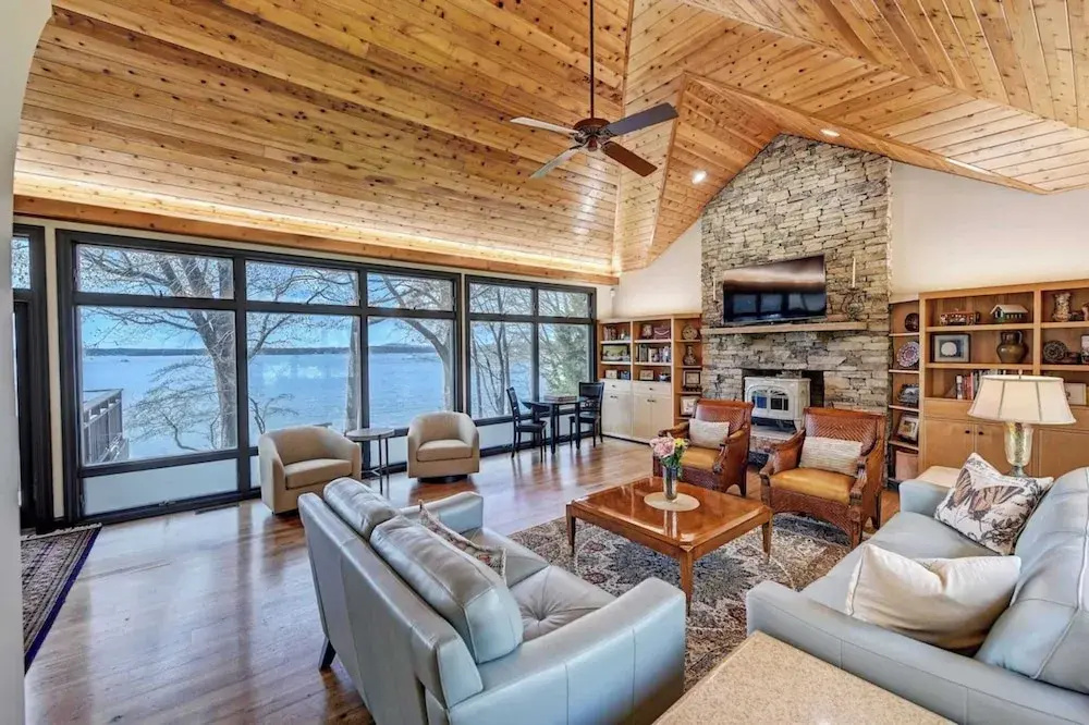 photo 1 of Landover Lodge by Avantstay Waterfront + Dock