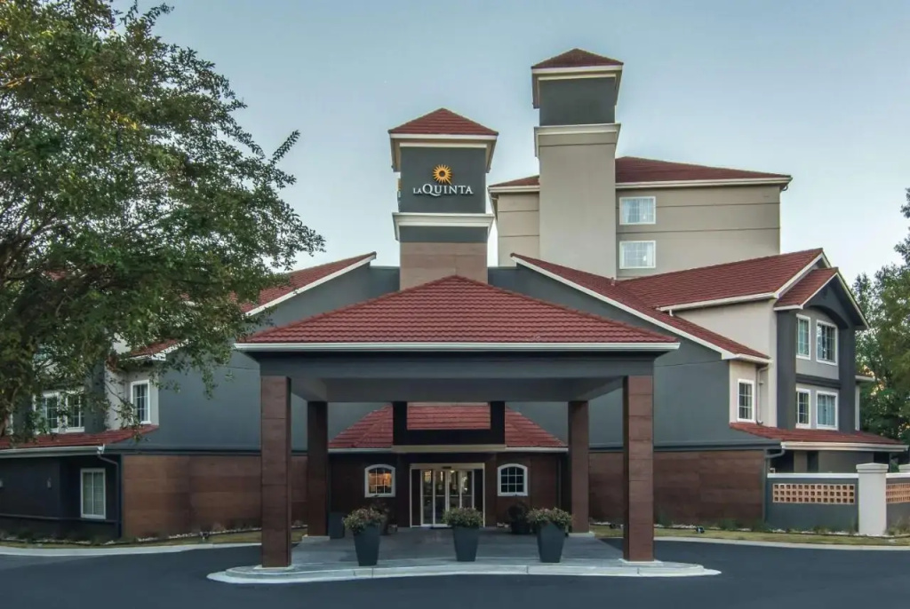 photo 1 of La Quinta Inn & Suites by Wyndham Atlanta Perimeter Medical