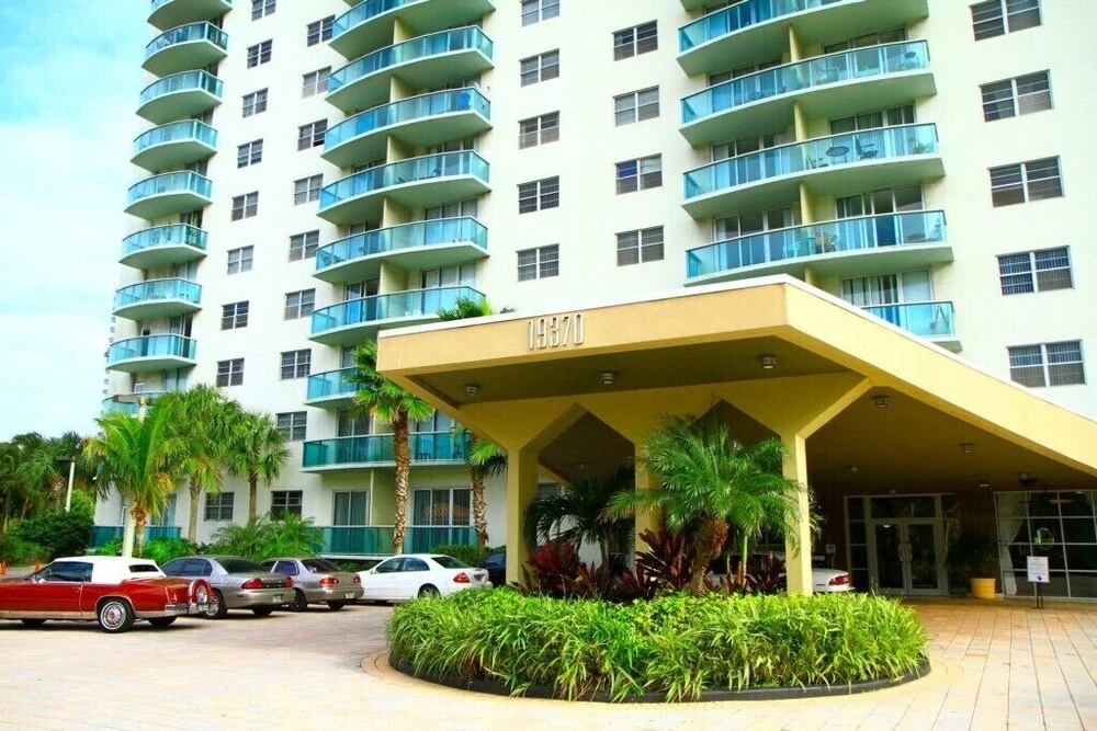 photo 1 of Large 1 Bedroom Bay View Apartment Or610