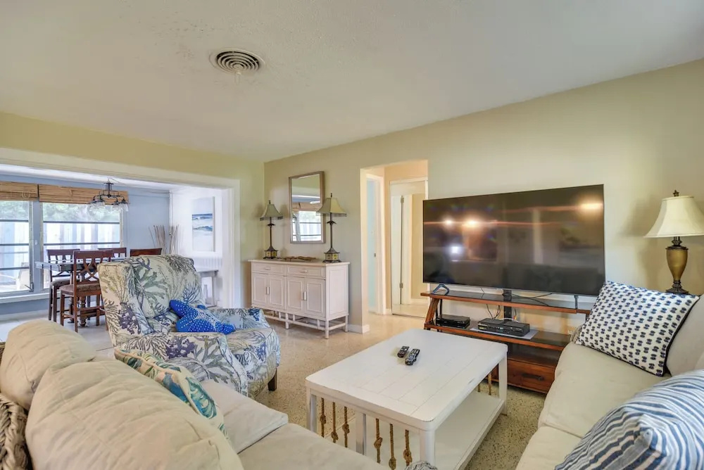 photo 1 of 4 Mi to Dog Beach: Largo Home w/ Pool & Hot Tub!
