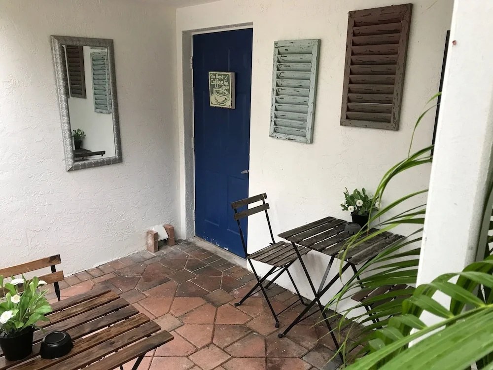 photo 1 of Las Olas Guesthouse at 15th Avenue