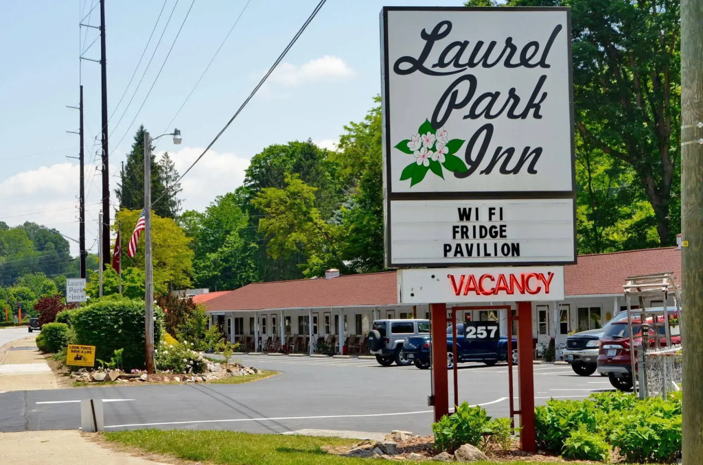 photo 1 of Laurel Park Inn