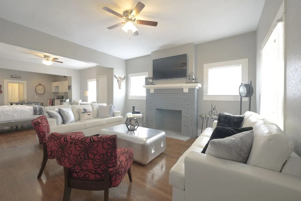 photo 1 of Laurel Pearl-Sleeps 5-1Bd