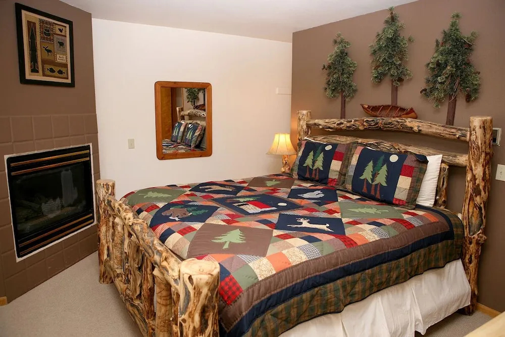 photo 1 of Lazy R Cottages: 15