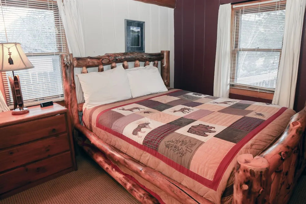 photo 1 of Lazy R Cottages: 3