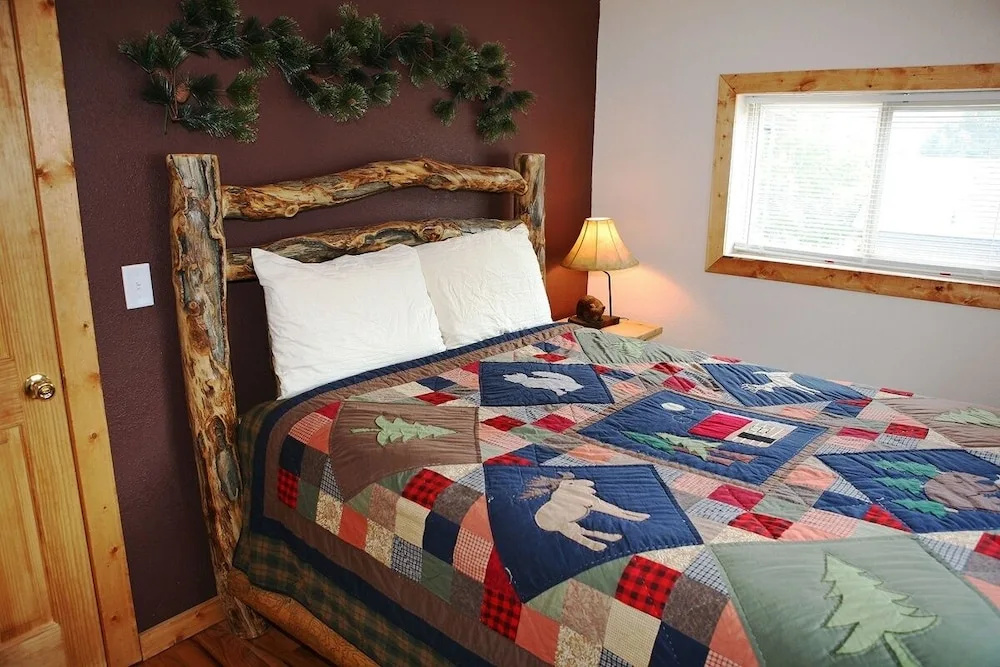 photo 1 of Lazy R Cottages: 4 1 Bedroom Cabin