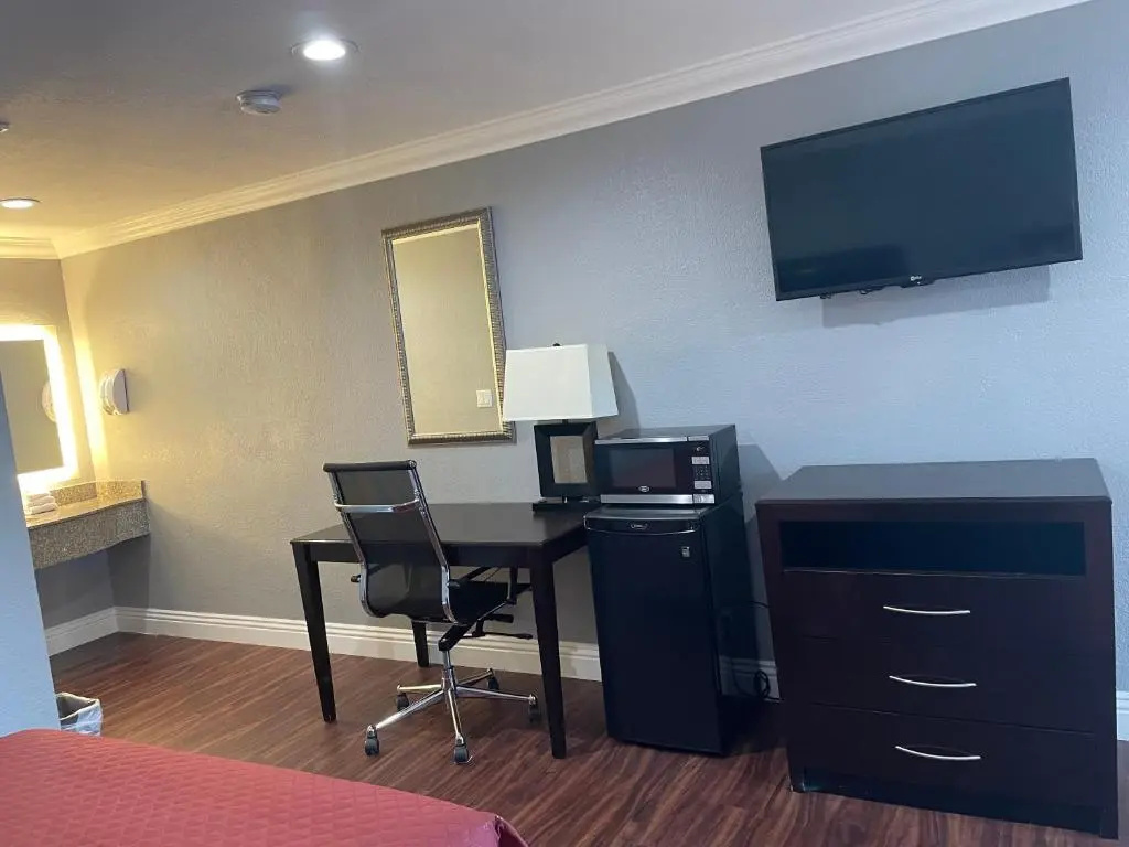 photo 1 of Legacy Inn & Suites Garden Grove, CA