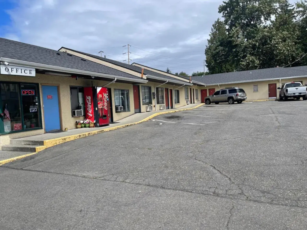 photo 1 of Legend Motel