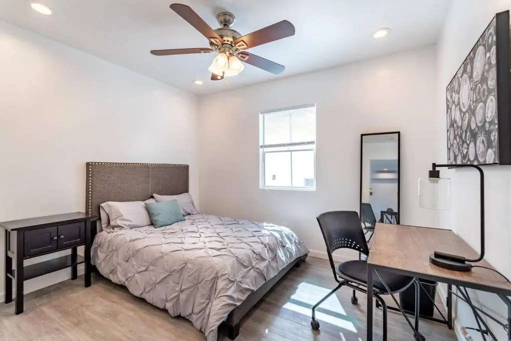 photo 1 of Leighton Campus Apt