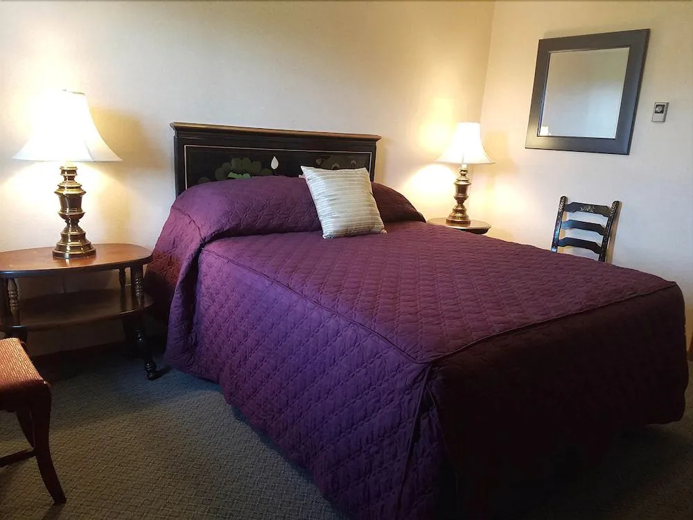 photo 1 of Leona's Motel