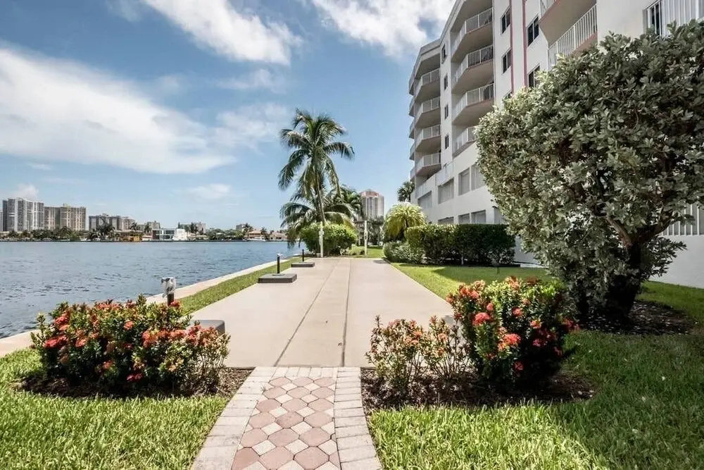 photo 1 of Les Pélican 410 - Condo 4 People, Sunny Isles