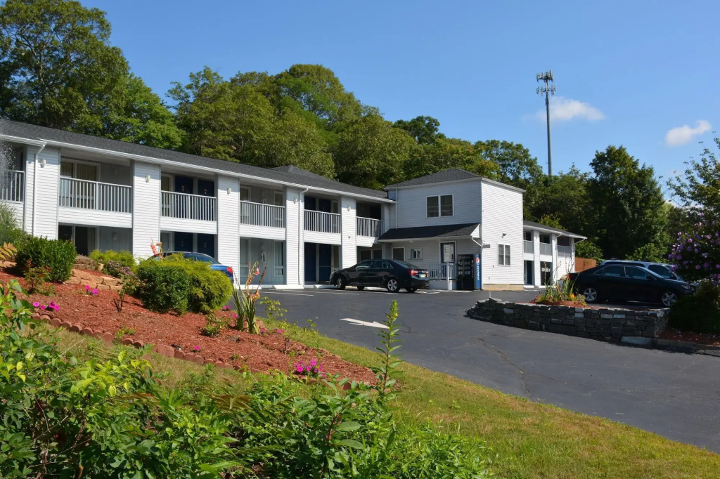 photo 1 of Liberty Inn