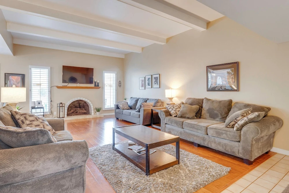 photo 1 of 5 Mi to Camelback Ranch: Pet-friendly Home w/ Pool