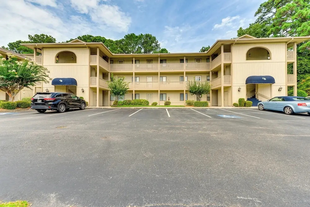 photo 1 of 7 Mi to North Myrtle Beach: Condo w/ Pool Access