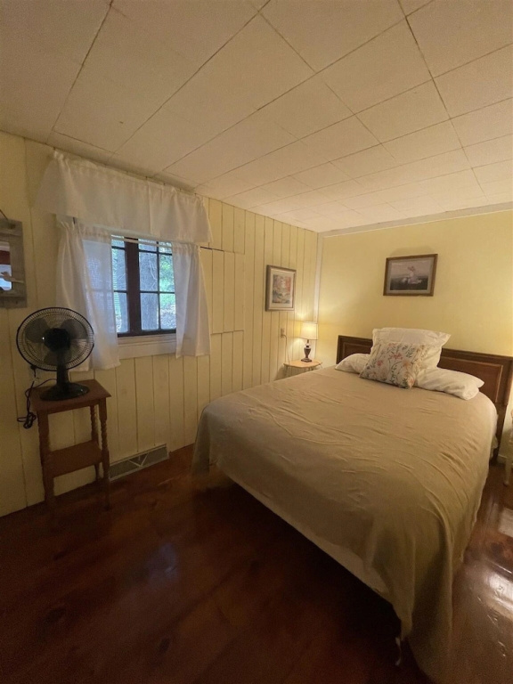 photo 1 of Little Sandy-limit 8 3 Bedroom Cottage by RedAwning