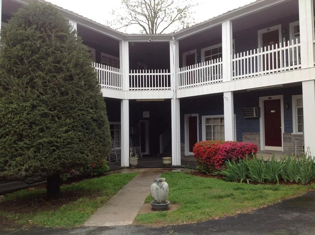 photo 1 of Lloyd's On The River Country Inn By OYO