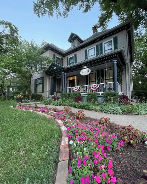 photo 1 of Loganberry Inn