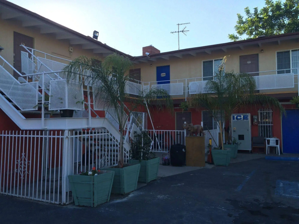 photo 1 of Long Beach Motel