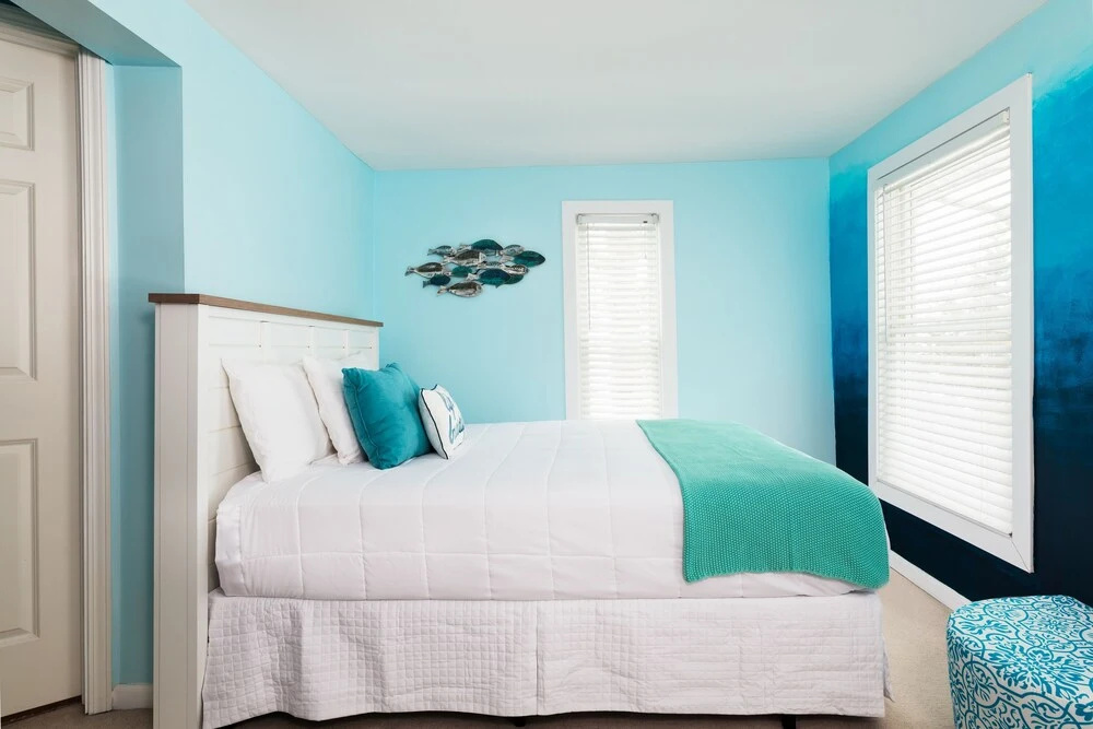 photo 1 of Looking Glass Beachfront Inn