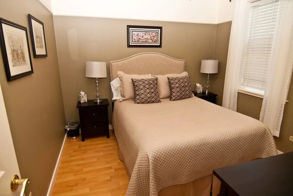 photo 1 of Lori Lanes 'romeo Cottage' ~ 2 Bedroom ~ Downtown