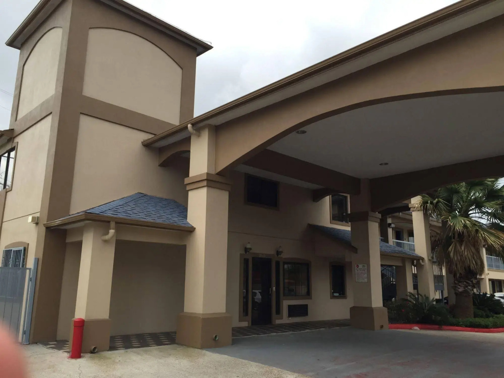 photo 1 of Lotus Inn