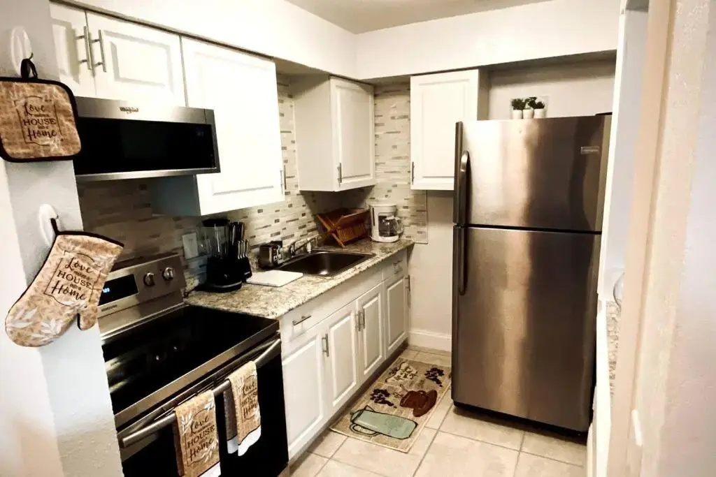photo 1 of Lovely 2-bedroom 1-bath rental in Oakland Park FL