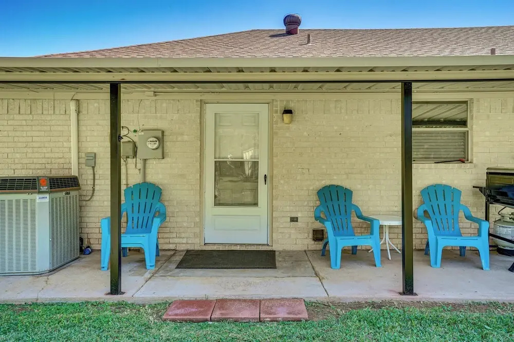 photo 1 of Granbury Cottage, Steps to Lake & Dock!