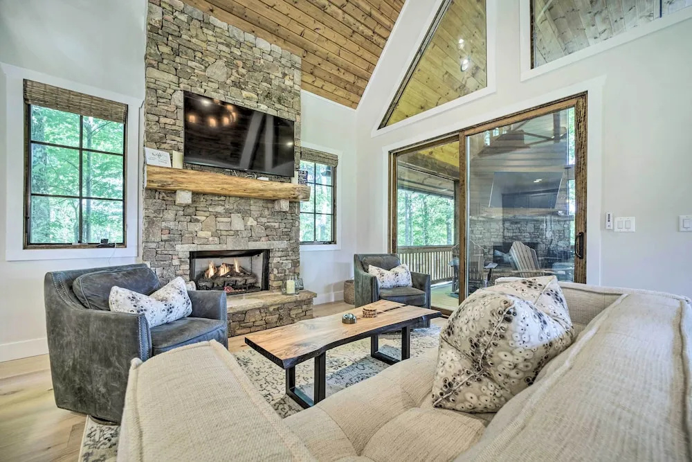 photo 1 of 7 Mi to Ski Sapphire Valley: Resort-style Retreat